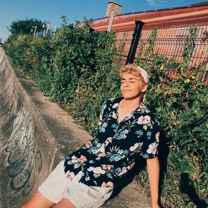 hollister flowered button down shirt